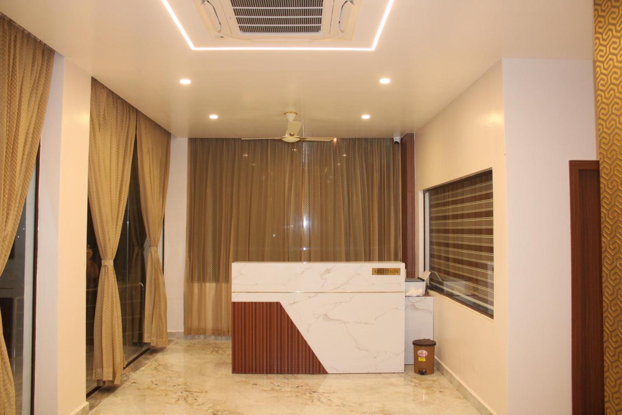Uj Pallazzio - Business Class Luxury Hotel Tiruvannamalai Exterior photo