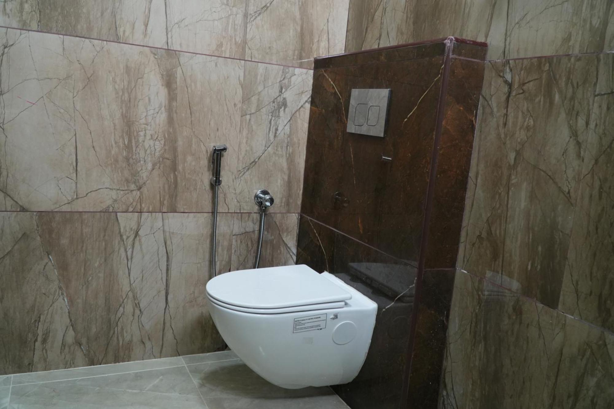 Uj Pallazzio - Business Class Luxury Hotel Tiruvannamalai Exterior photo