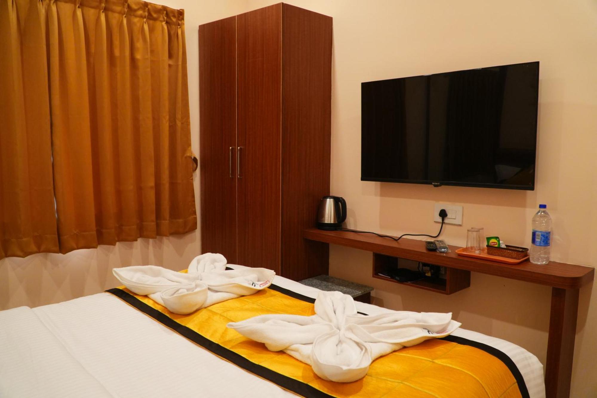 Uj Pallazzio - Business Class Luxury Hotel Tiruvannamalai Exterior photo