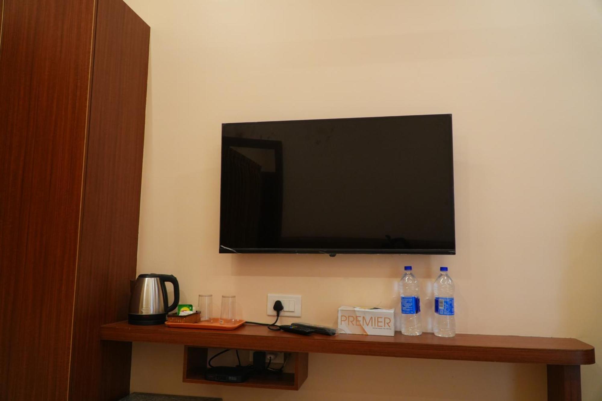 Uj Pallazzio - Business Class Luxury Hotel Tiruvannamalai Exterior photo