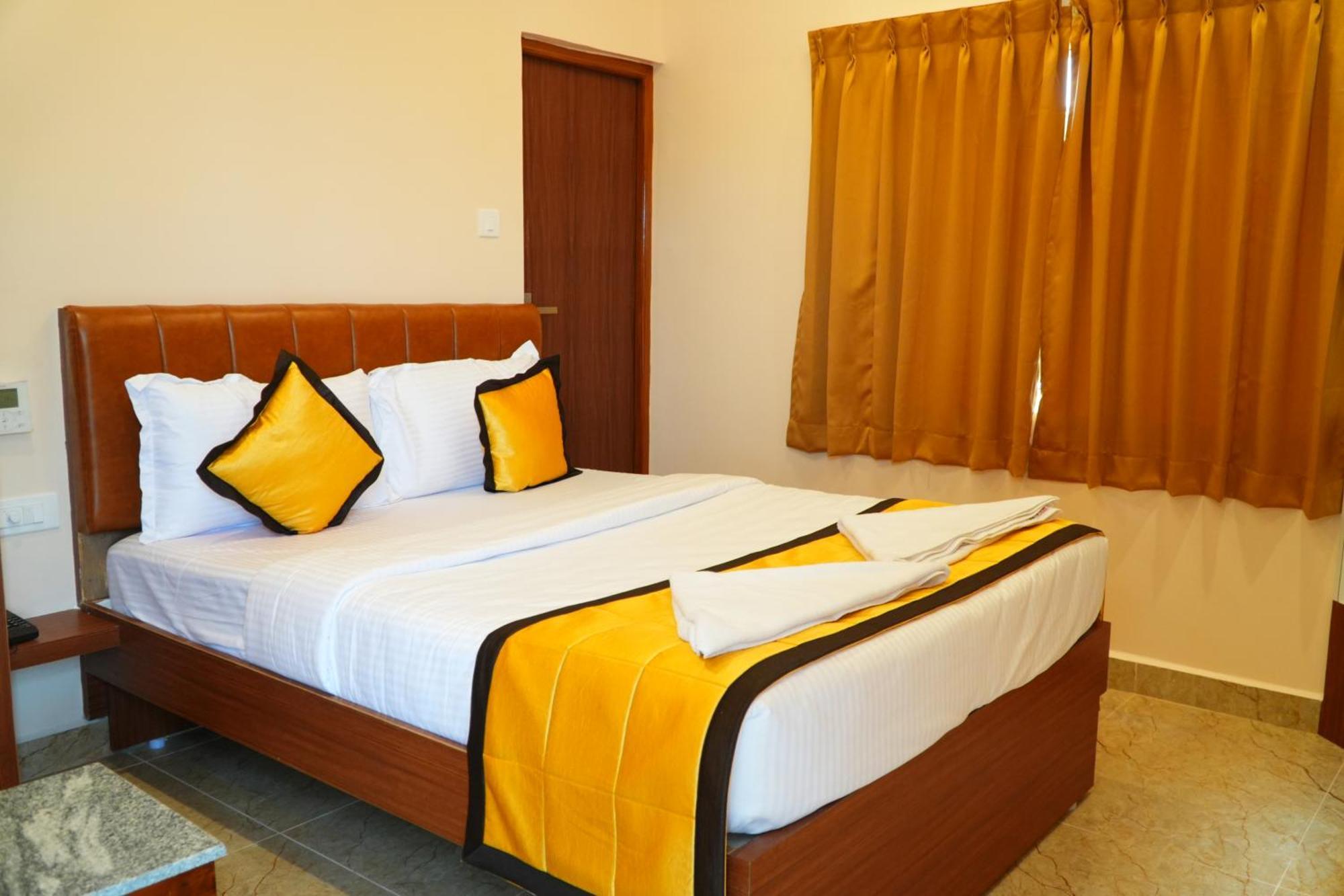 Uj Pallazzio - Business Class Luxury Hotel Tiruvannamalai Exterior photo