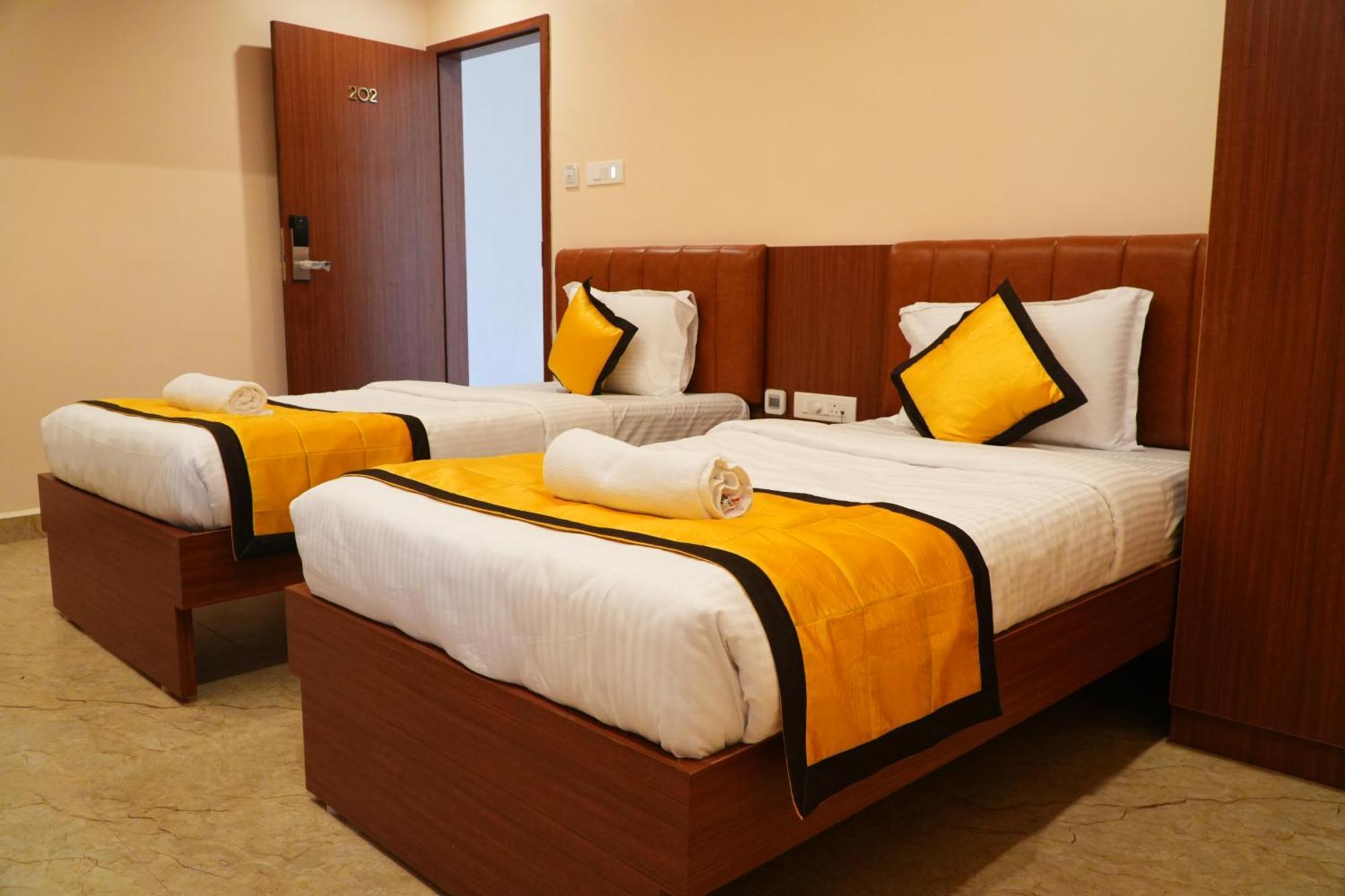 Uj Pallazzio - Business Class Luxury Hotel Tiruvannamalai Exterior photo